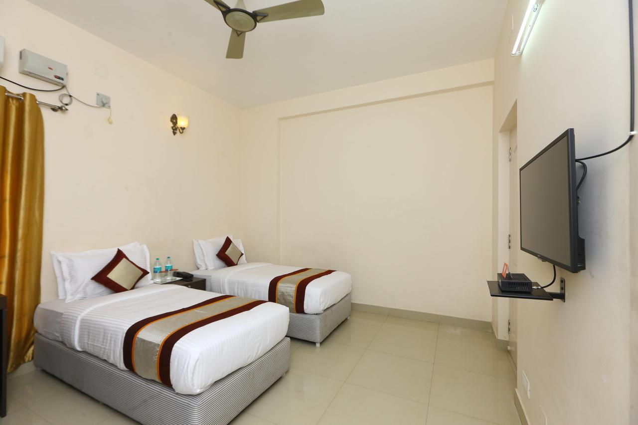 Oyo 10106 Nlbr Hotel 3*